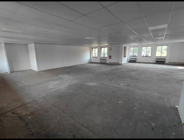 196M² OFFICE TO LET IN VORNA VALLEY
